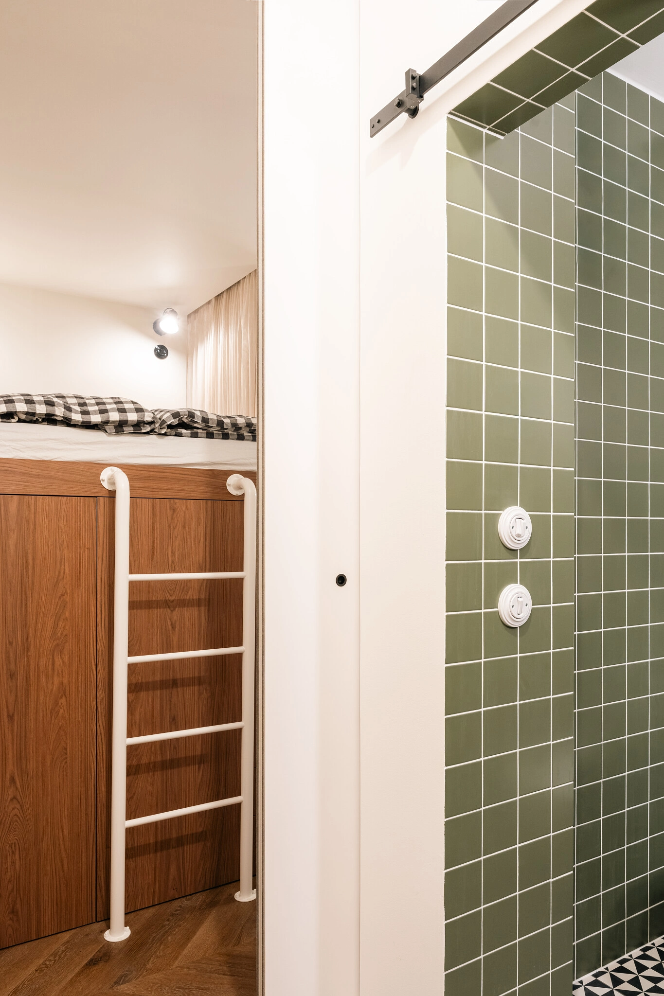 Garsonka Žacléř - prostor pro úklid a zavazadla