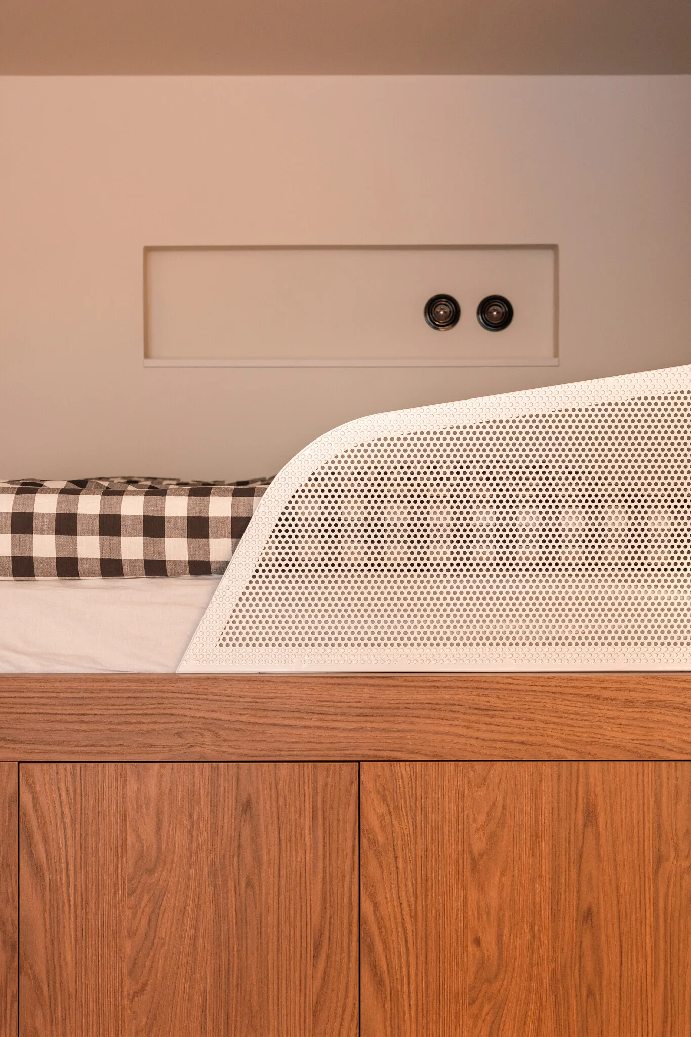 Garsonka Žacléř - barevné detaily interiéru